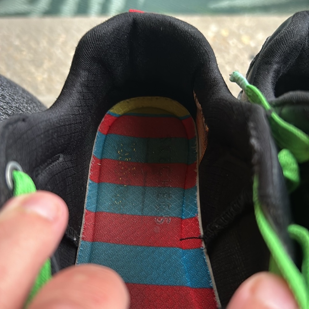 Dr. Seuss The Grinch Sketcher sneakers kids size 6 - Picture 12 of 13
